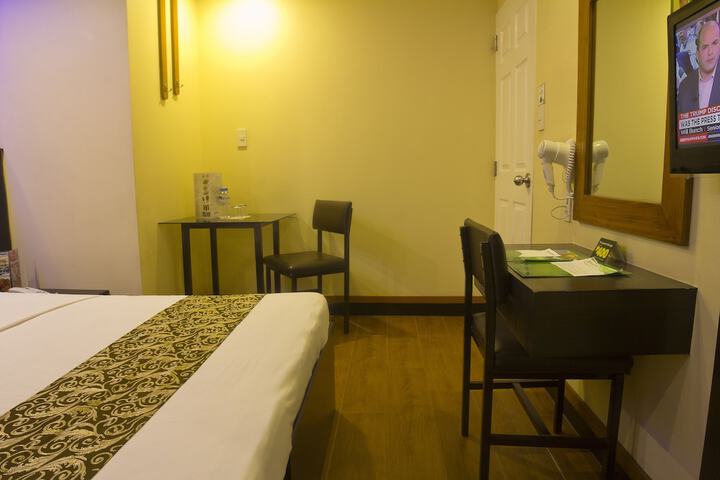 Room 15 of 104