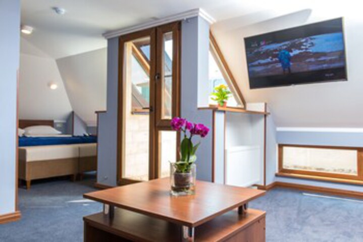 Room 14 of 36