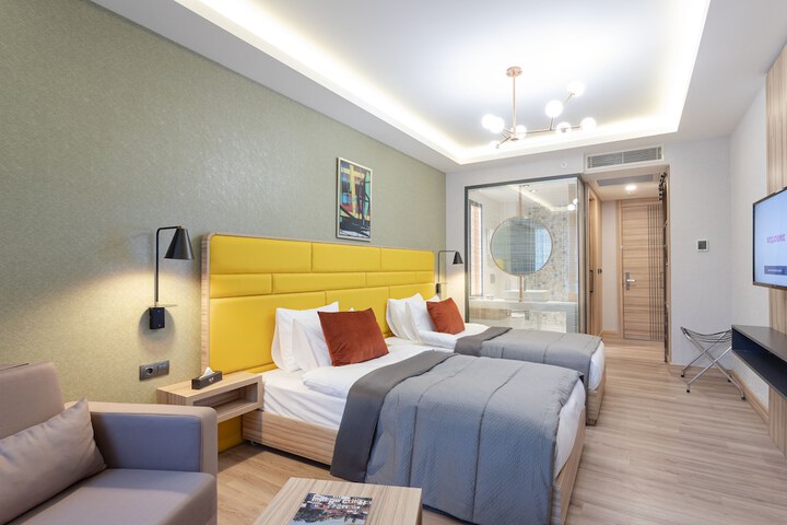 Room 8 of 30