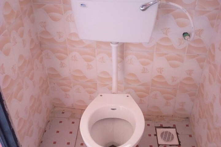 Room 6 of 12