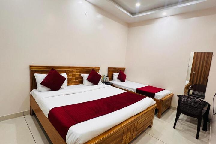 Hotel Hare Krishna Dham Near Prem Mandir