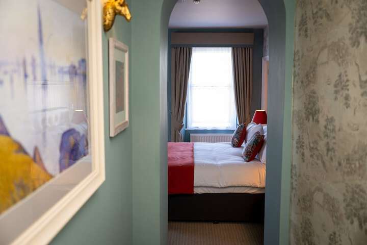 Room 9 of 31
