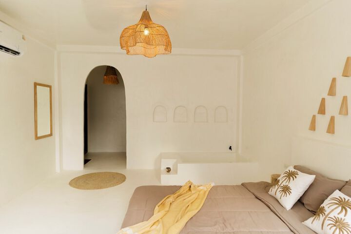 Room 12 of 27