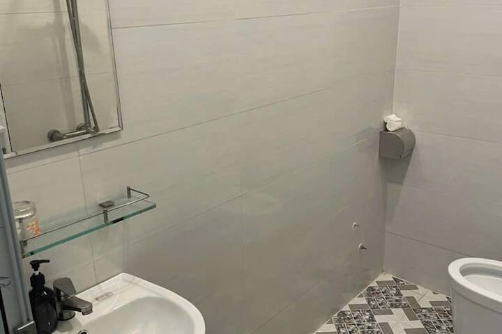 Room 7 of 8