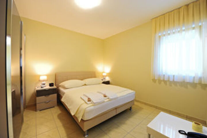 Room 16 of 51