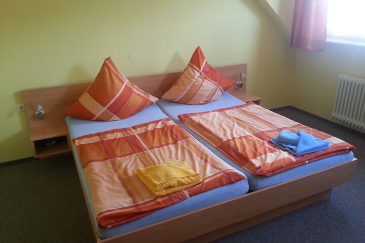 Room 19 of 38
