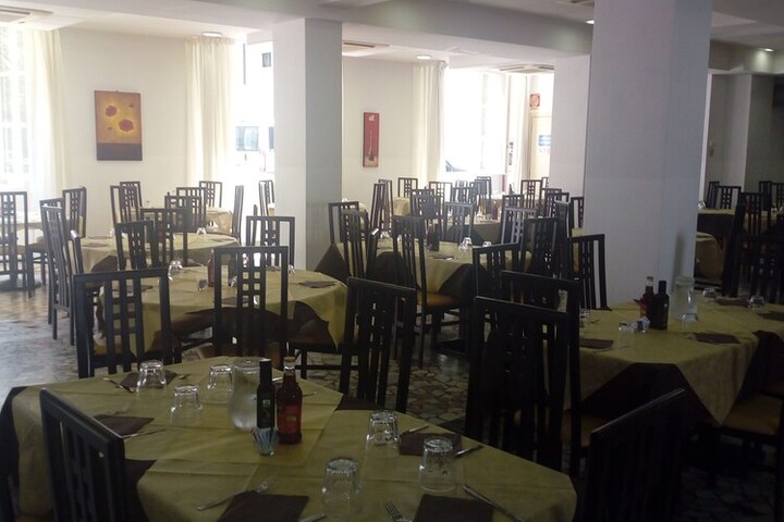 Dining 4 of 20