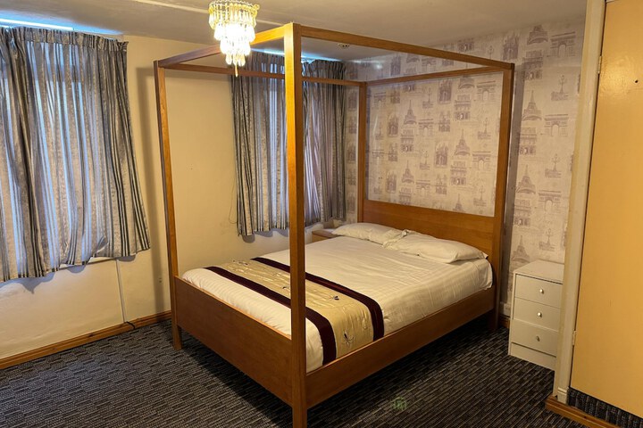 Room 29 of 156