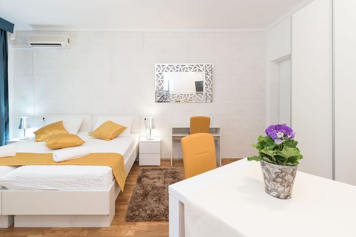 Room 2 of 80