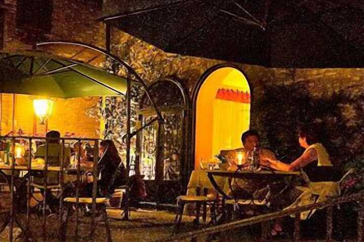 Dining 44 of 62