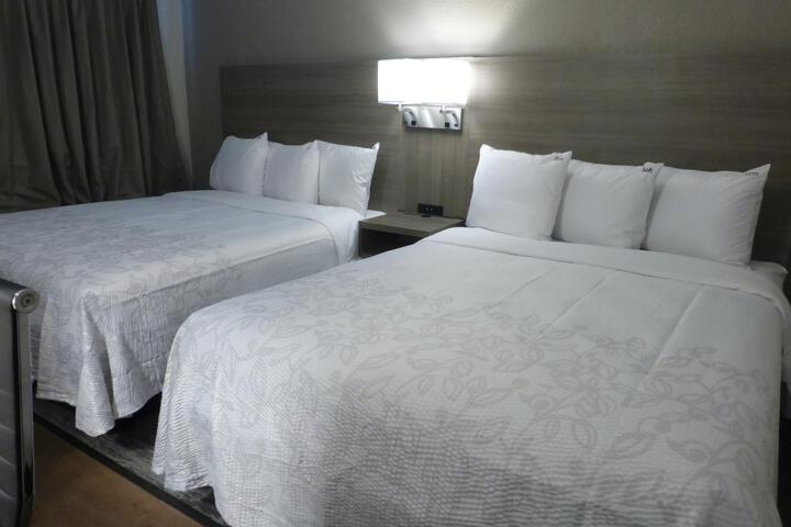 Deluxe 2 Queen Beds (4 of 6)