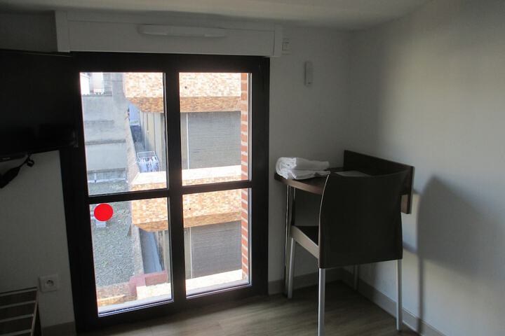 Room 32 of 62