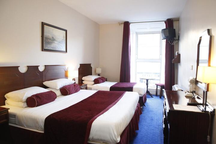 Room 6 of 49