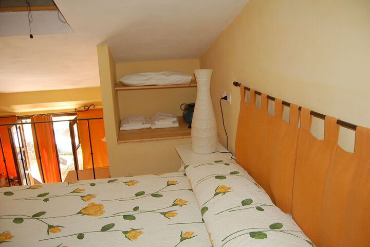 Room 9 of 32
