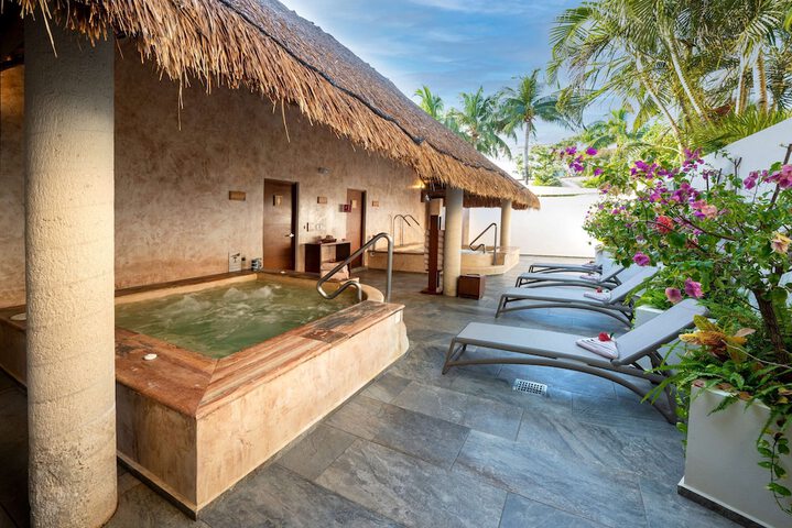 Hotel with Pool