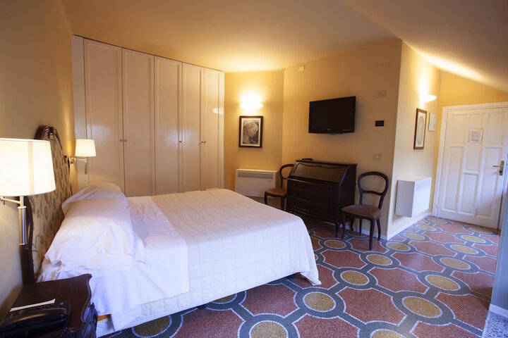 Room 23 of 111