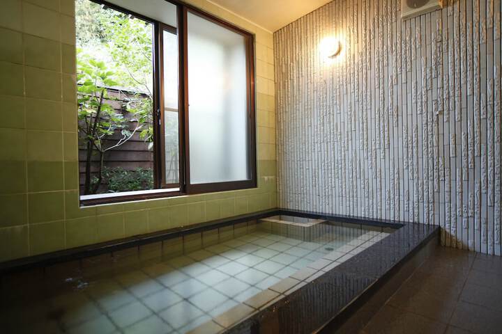 Room 4 of 15