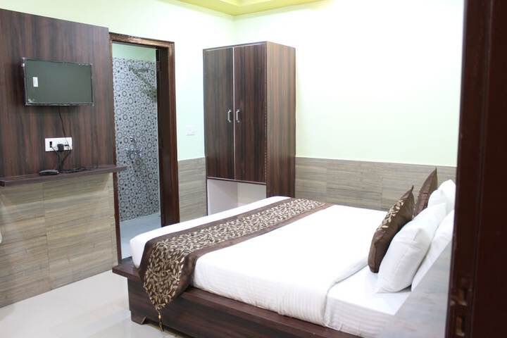 Room 16 of 27