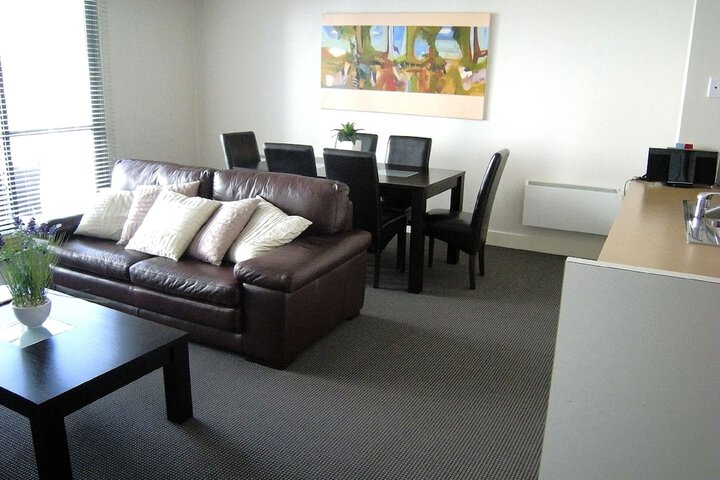 Room 6 of 28