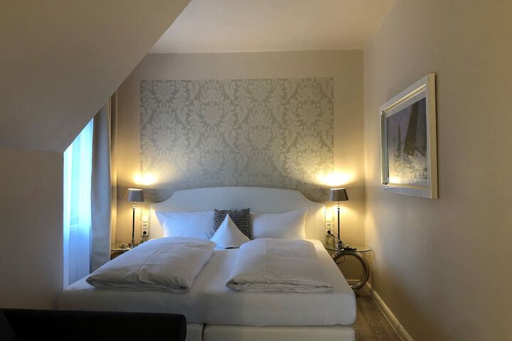 Room 4 of 70