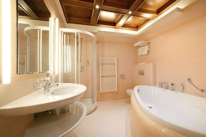 Room 15 of 41