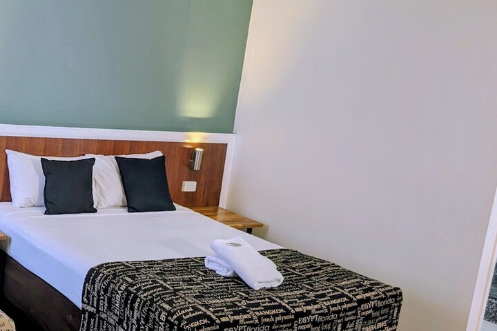 Room 8 of 32