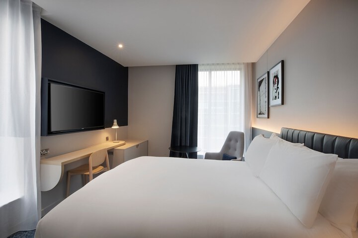 Room 6 of 54
