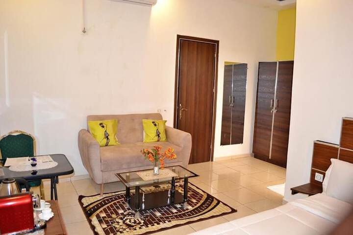 Room 7 of 18