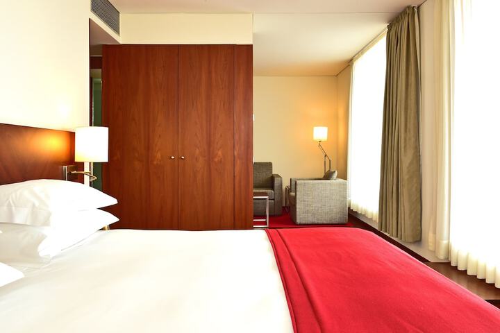 Room 15 of 38