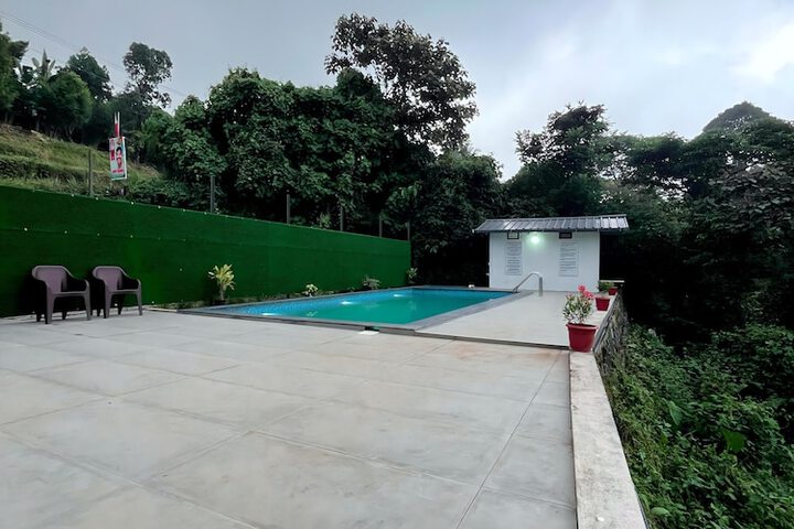 Pool 12 of 21