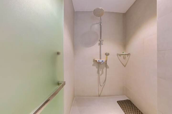 Room 44 of 102