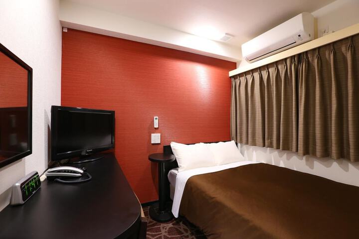 Room 16 of 33