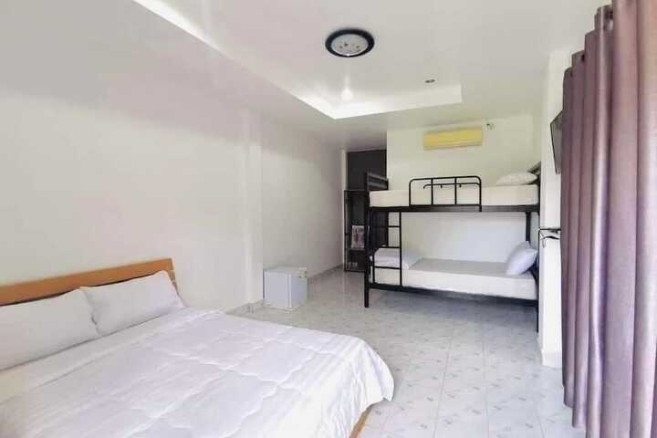 Chawee Pool Villa in Cha-am