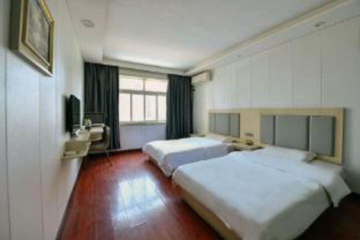 Room 17 of 18