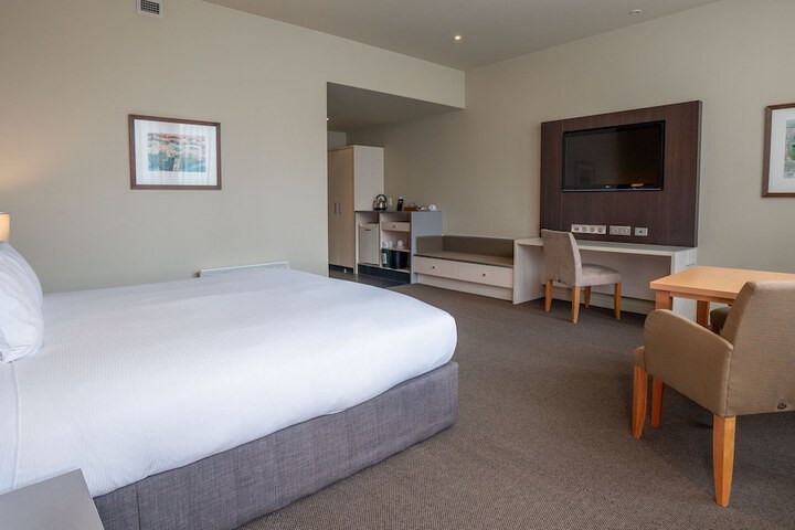 Room 6 of 44