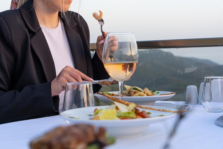 Dining 95 of 128
