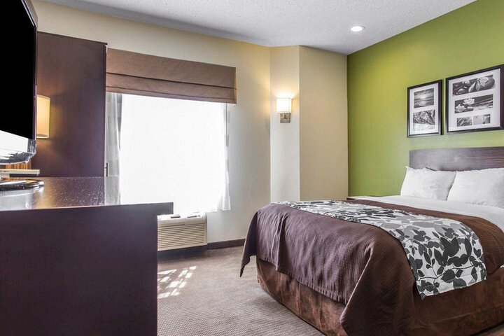 Queen Bed Accessible (5 of 12)