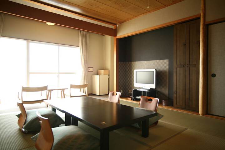 Room 6 of 83