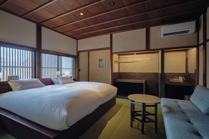 Room 4 of 32