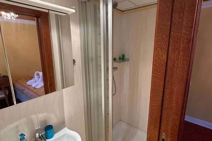Room 87 of 106