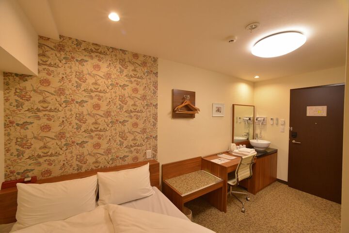 Room 22 of 33