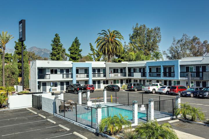 Pools & Facilities