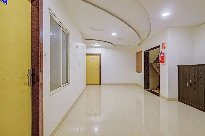 Room 7 of 12