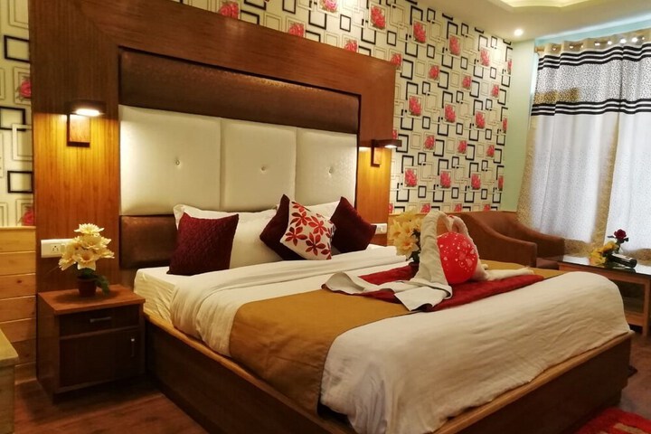 Room 3 of 20