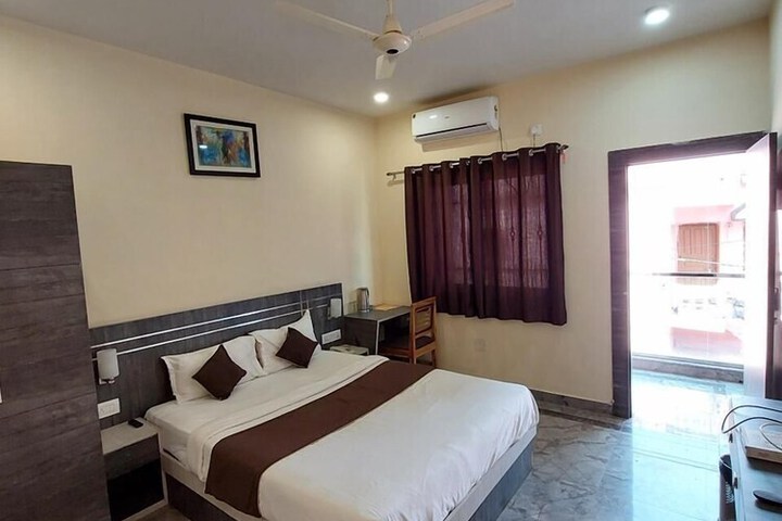 Room 8 of 19