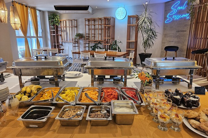Dining 65 of 78