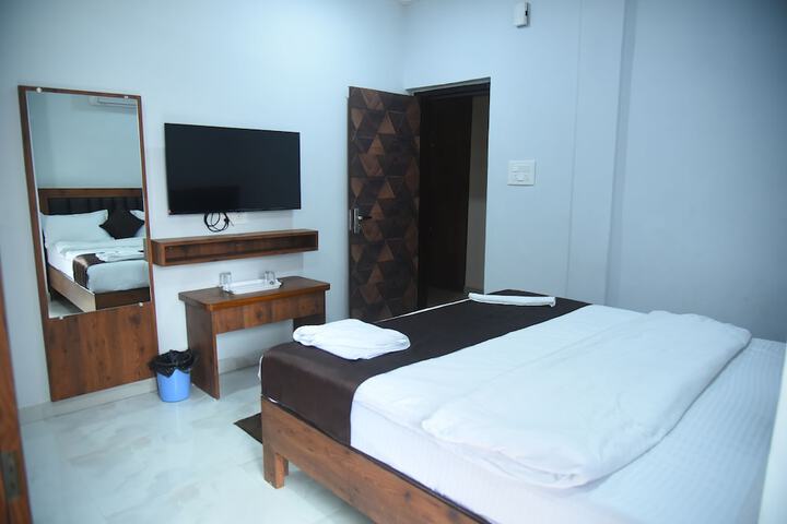 Room 11 of 33