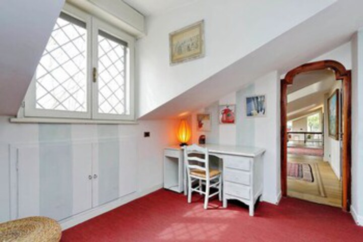 Room 15 of 21
