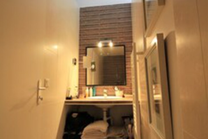 Room 5 of 24