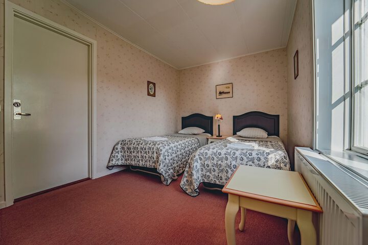 Room 57 of 148
